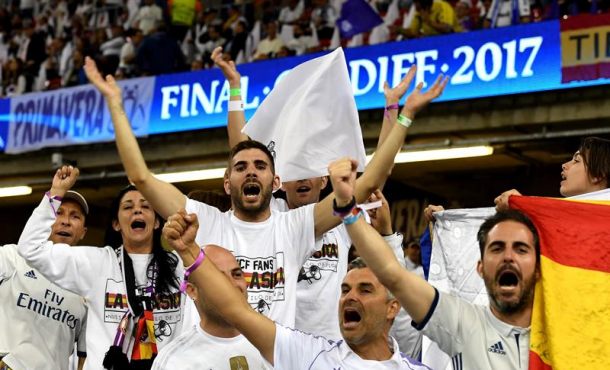 Supporters of Real cheer prior to the UEFA Champions League final between Juventus FC and Real Madrid at the National Stadium of Wales in Cardiff, Britain, 03 June 2017. Efe.