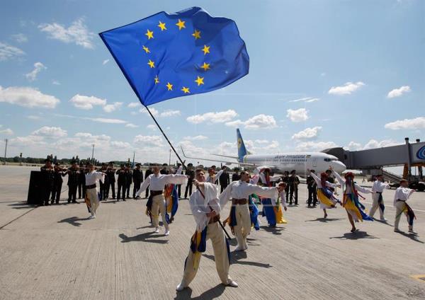 Ukrainian dancers perform near a terminal of the Boryspil airport, during celebration of the first day of visa-free regime with EU in Kiev, Ukraine, 11 June 2017. Efe.