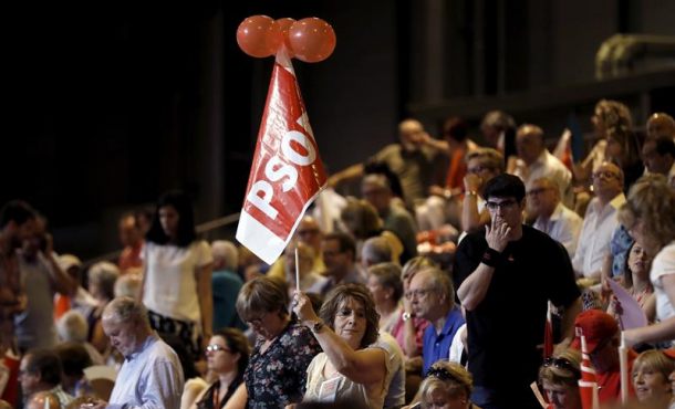 capital de España (Madrid), domingo 18 de junio de 2017. Asistentes al multitudinario acto con cerca de 8.000 afiliados y simpatizantes con el que el secretario general del PSOE. Efe