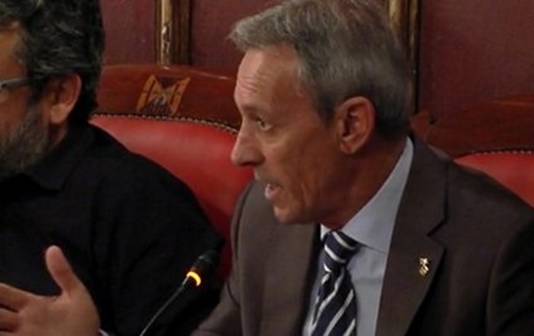 El portavoz de grupo Plataforma Vigatana, Josep Anglada Riu, durante el pleno municipal de miércoles 12 de julio de 2017. Lasvocesdelpueblo.