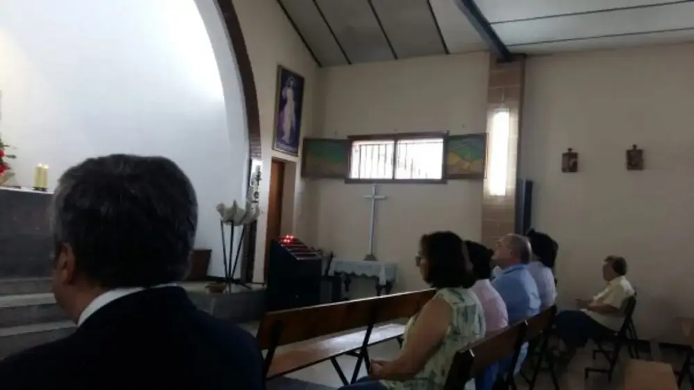 FOTOGRAFÍA. HOSPITALET DE LLOBREGAT (BARCELONA) CATALUÑA (REINO DE ESPAÑA), 27 DE JULIO DE 2017. La Parroquia Inmaculada de Concepción de Hospitalet de Llobregat (Barcelona) se despidió de su sacerdote patriota este martes 25 de julio de 2017. Fieles católicos y amigos más cercarnos al cura de Hospitalet, Custodio Ballester Bielsa, lo hicieron durante la Misa de Adiós. Lasvocesdelpueblo (Ñ Pueblo)