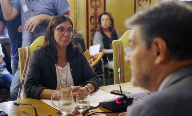 La secretaria de Relaciones de la Administración de Justicia de Cataluña, Patricia Gomá, frente al ministro de Justicia, Rafael Catalá, durante la Conferencia Sectorial celebrad. Efe
