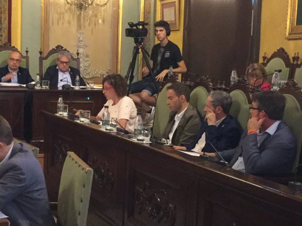 Pleno de Lérida, viernes 28.07.2017. Los concejales de Cs a la derecha y el alcalde del PSC, Ángel Ros (fondo a la derecha). lasvocesdelpueblo