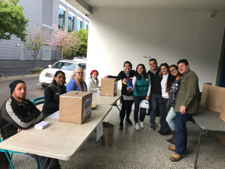 Venezuela celebra hoy una consulta «heroica» con 80 mil voluntarios contra Constituyente chavista