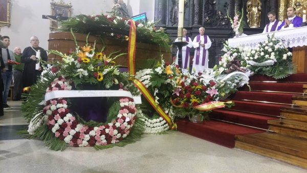 Álava, 24.07.2017. Los restos del candidato de VOX en Álava, Santiago Abascal Escuza, entre flores y colores de España hoy. Lasvocesdelpueblo.