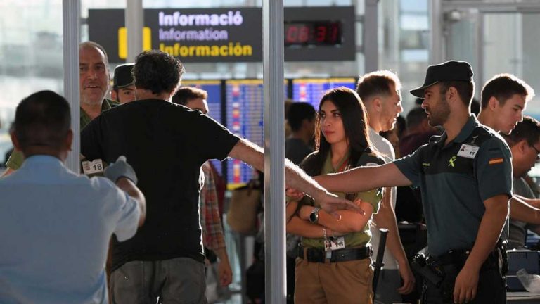 La presencia de la Guardia Civil en Cataluña reduce las colas en Aeropuerto ‘El Prado’