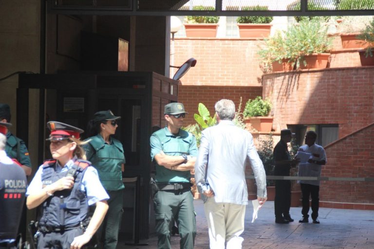 CUP defiende su ataque contra el bus y dice: «El enemigo más peligroso es la Guardia Civil»