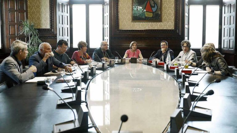 El Parlamento de Cataluña pospone la tramitación de la Ley del Referéndum 1-O
