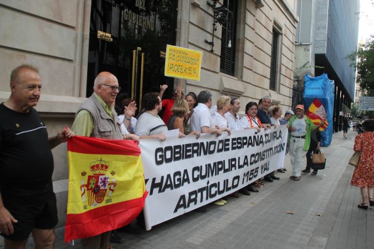 Catalanes al Gobierno: Puigdemont y Junqueras «tendrían que estar en un banquillo en Madrid»