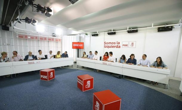 Capital de España, lunes 31 de julio de 2017. El secretario general del PSOE, Pedro Sánchez (5d), presidió esta mañana la reunión de la Ejecutiva Federal del partido. Efe.