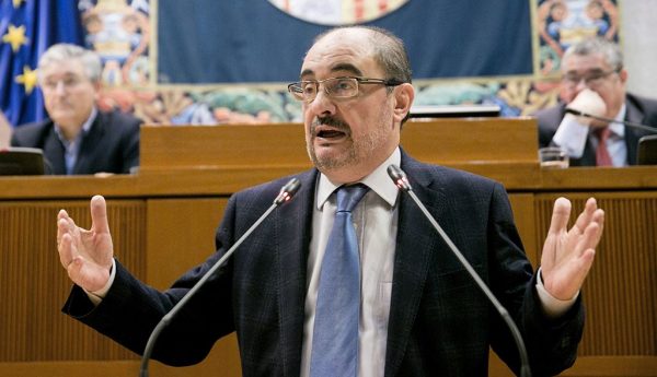 El presidente de Aragón, Javier Lambán, durante su intervención en el Parlamento autonómico de Aragón. Archivo Efe