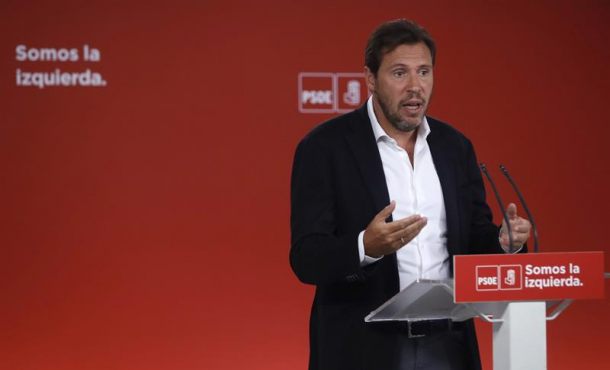 MADRID, 28.08.2017. El portavoz del PSOE Óscar Puente durante la rueda de prensa posterior a la reunión de la Comisión Permanente del partido celebrada hoy en Ferraz. Efe.