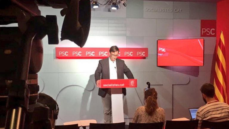 PSC denuncia el «engaño» del 1-O y pide a Colau que diga si votaría «Sí» o «NO»  el 1-O