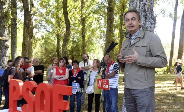 BAÑA (LEÓN) ESPAÑA, 02.09.2017. El expresidente del Gobierno José Luis Rodríguez Zapatero, asiste a la Fiesta de la Rosa de Boñar. Efe.