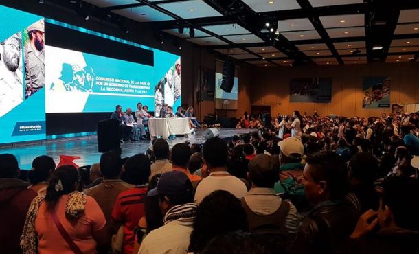 BOGOTÁ (COLOMBIA), 01.09.2017. Fotografía cedida por el partido político FARC en la que se registró el cierre del Congreso Nacional de las FARC-EP, en Bogotá (Colombia). Efe.