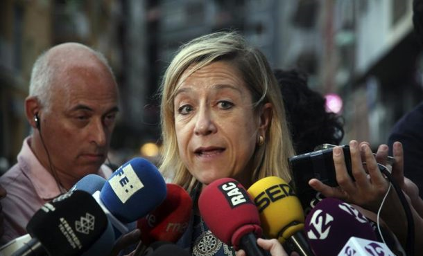 CATALUÑA (ESPAÑA), 14.09.2017. La presidenta de la Asociación de Municipios por la Independencia (AMI), Neus Lloveras, realiza declaraciones a la prensa a su llegada al Tarraco Arena. Efe.