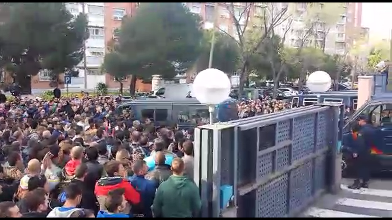 Emocionante agradecimiento de Madrid a agente de UIP de Policía que viajan a Cataluña