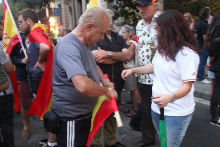 Catalanes ante Delegación de Gobierno: «La Generalidad está perpetrando un Golpe de Estado»