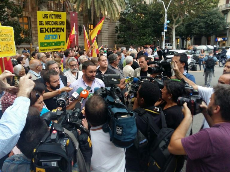 Abascal exige en Barcelona a Rajoy que aplique el Artículo 155 con urgencia en Cataluña