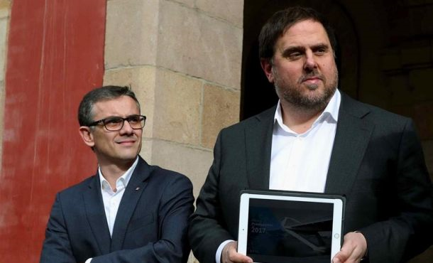 El secretario general de Economía del Gobierno catalán, Josep Maria Jové Lladó (i), junto al vicepresidente del Gobierno catalán y consejero de Economía y Hacienda. Archivo Efe.