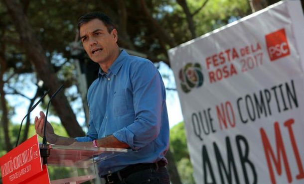 GAVÀ (BARCELONA) España, 17.09.2017.-El secretario general del PSOE, Pedro Sánchez, interviene en el acto político en la Fiesta de la Rosa de los socialistas en Gavà. Efe