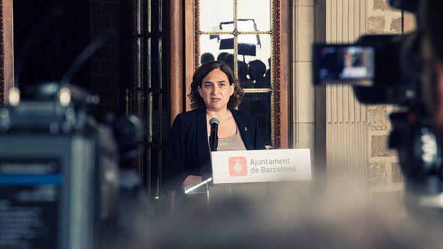 La alcaldesa de Barcelona, Ada Colau, durante la rueda de prensa sobre la manifestación y concentración 'No Tengo Miedo'. lasvocesdelpueblo