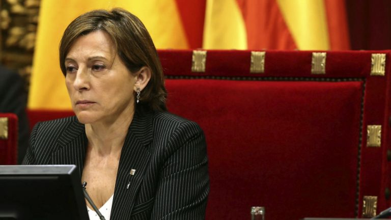 Notifican la suspensión de la Ley del 1-O y admisión a trámite de la querella contra Forcadell