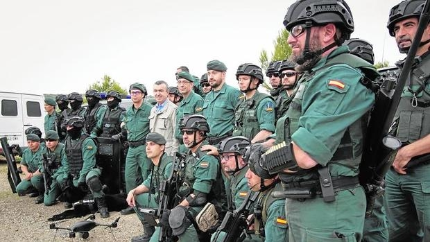 Agentes de la Acción Rápida de la Fuerza de Operaciones Especiales de la Guardia Civil (GAR) durante un entrenamiento ante posible ataque terrorista o de enemigo. Efer