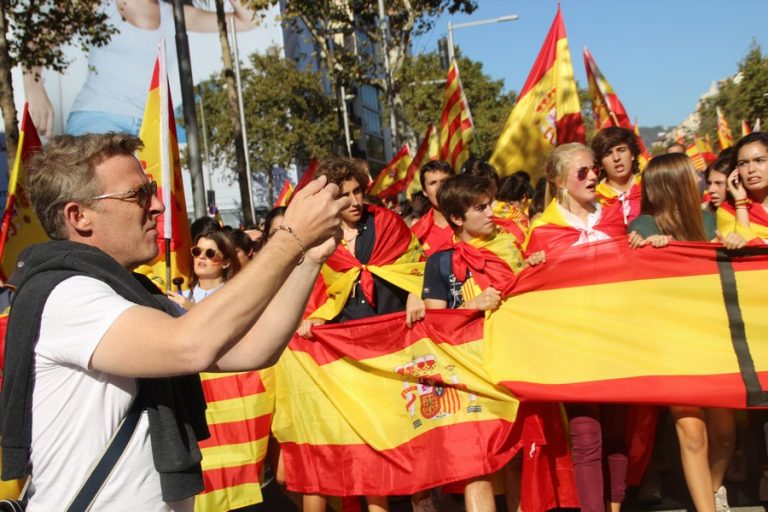 Llaman a salir mañana 29-O a «condenar la intentona golpista de Puigdemont y Junqueras»