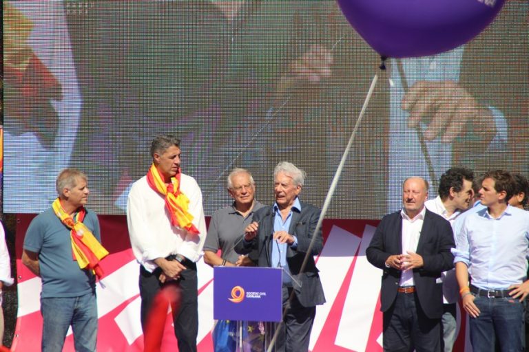 Vargas Llosa: «Vamos a demostrarles a independentistas minoritarios que España e moderno»