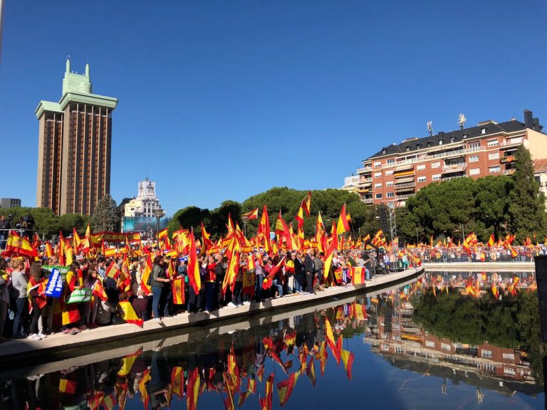200 mil personas en Madrid: Todos «los golpistas» y «Puigdemont a prisión» y Viva España unida»