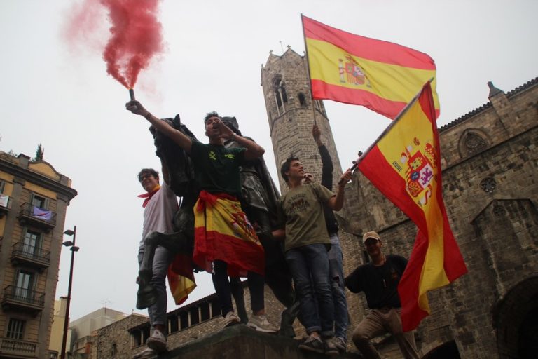 Más de 10 mil catalanes se ponen en «pie» contra el 1-O porque se sienten «españoles»