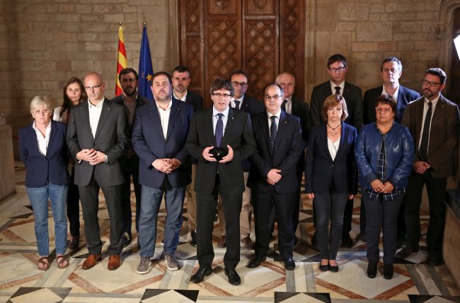 CATALUÑA (ESPAÑA), 1.10.2017. declaración institucional del Gobierno golpista ante la Generalidad de Cataluña, después de histórico fracaso del golpe de estado del presidente catalán , Carles Puigdemont Casamajó. Imagen facilitada por el ejecutivo golpista catalán. Lasvocesdelpueblo.