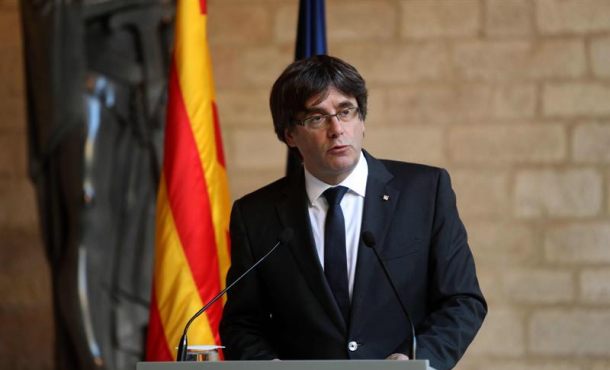 CATALUÑA (ESPAÑA), 26.10.2017. El presidente de la Generalitat, Carles Puigdemont, durante la comparecencia que ha realizado esta tarde en el Palacio de la Generalidad. Efe