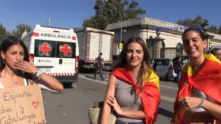Rosa, joven catalana: «La DUI de Puigdemont no es legítima, somos más de la mitad en contra»