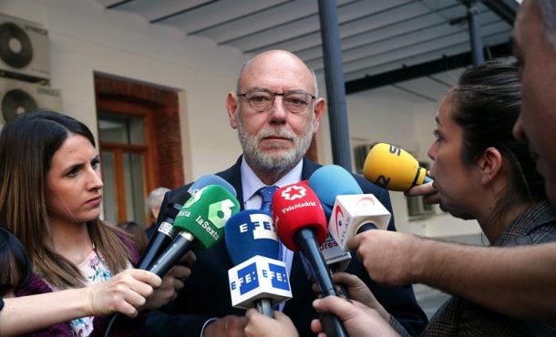 ESPAÑA, 14.10.2017. El fiscal general del Estado, José Manuel Maza, atiende a los medios durante los actos de celebración de la Festividad de Nuestra Señora la Virgen del Pilar. Efe.