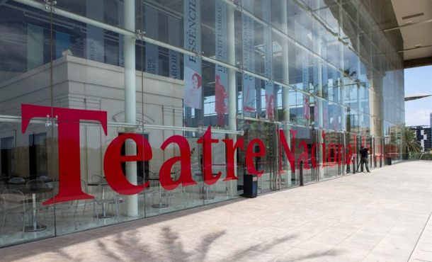 En la imagen, la sede central del «Teatro Nacional de Cataluña». Cae la venta de entradas de teatro y conciertos por la incertidumbre política en la región catalana. Efe.