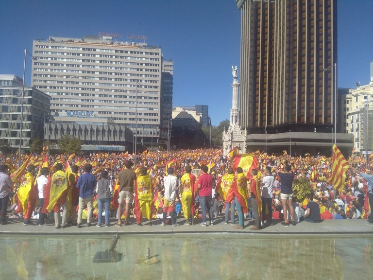 250 mil catalanes y madrileños juran en Colon seguir a la calle con «Puigdemont, a prisión»