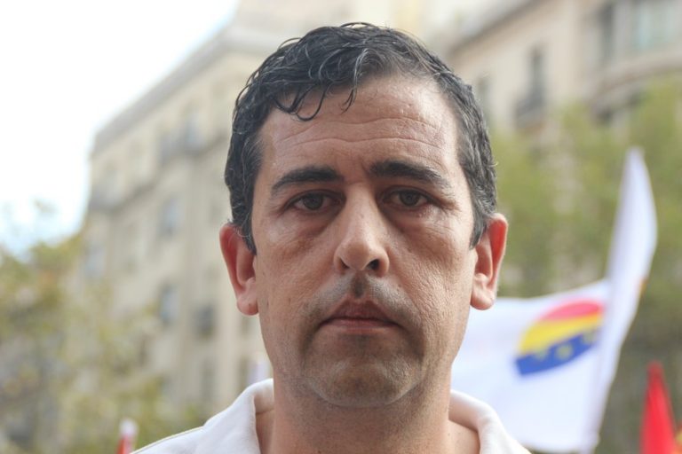 Monárquicos de España piden «un favor» a CUP, «váyanse» para líbranos de «lacra social» separatista