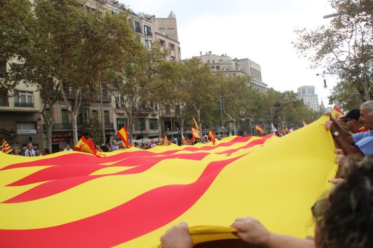 Un preso recibe al delincuente presidente de ANC con «viva España» en prisión de Soto del Real