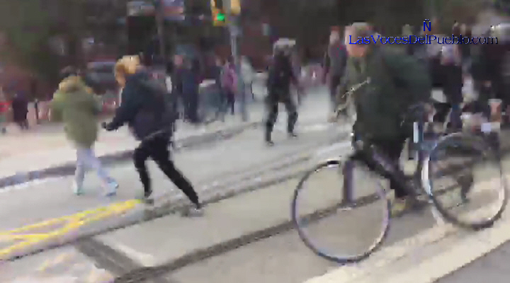 CATALUÑA (ESPAÑA), Excelente actuación Policial de los agentes de la Policía Nacional hoy en las calles de Cataluña ante una huelga general política... Lasvocesdelpueblo