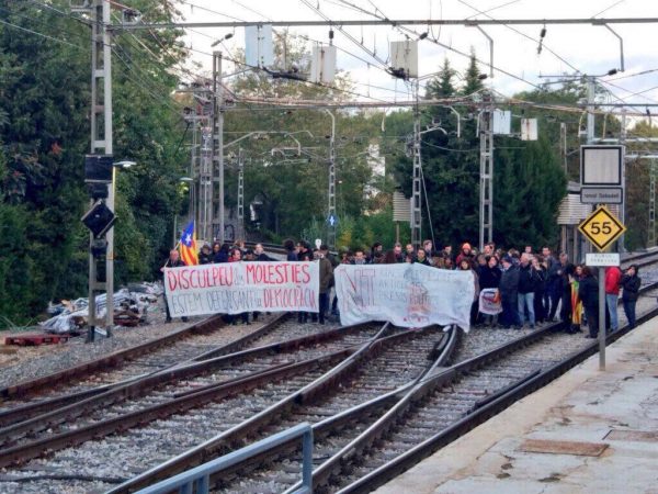 CATALUÑA (ESPAÑA), huelga política convocada por un sindicato liderado por el fundador d ela banda terrorista catalana Tierra Libre, Carles Sastre... Lasvocesdelpueblo