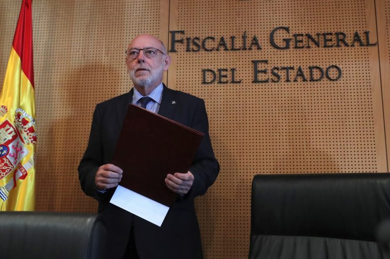 El relevo del fiscal General español José Manuel Maza se prolongará al menos 2 semanas