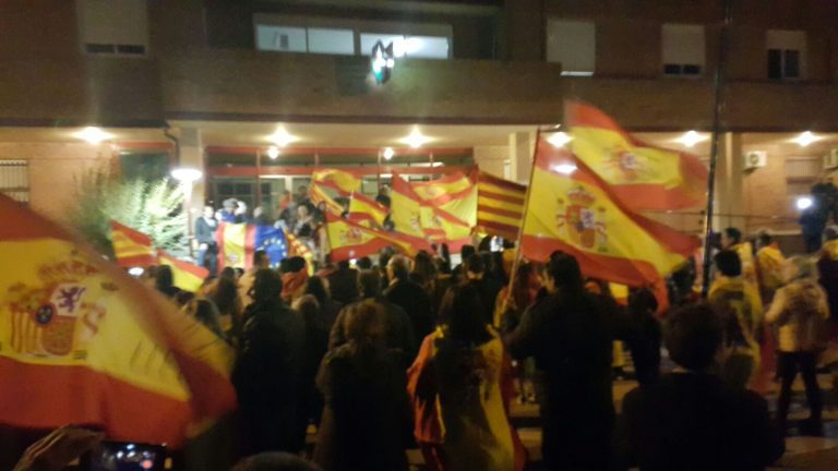 Más de un millar de catalanes manifiestan su «hartazgo» por la «deriva separatista» en Lérida
