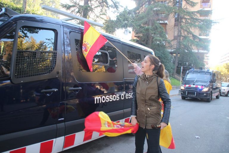 4 Mil catalanes claman contra el invasor separatista en Manresa cantando «soy español»