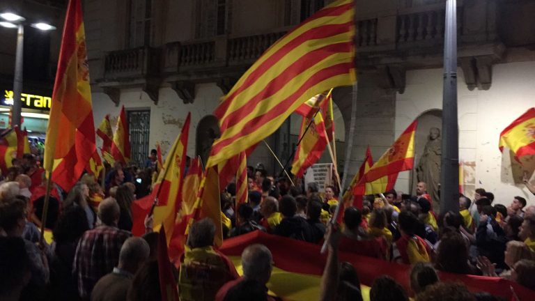Mataró convoca el 18-N| «Que el pueblo salga a la calle; que nos escuchen los traidores socialistas»