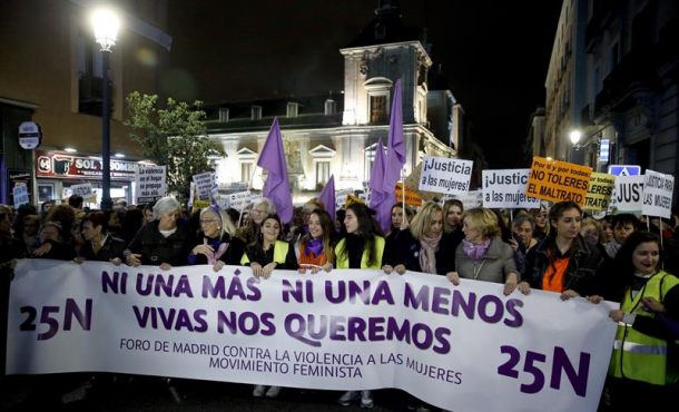 Madrid (España), sábado 25 de noviembre de 2017. Vista general de la manifestación que ha recorrido el centro de Madrid contra la violencia de género. Efe.