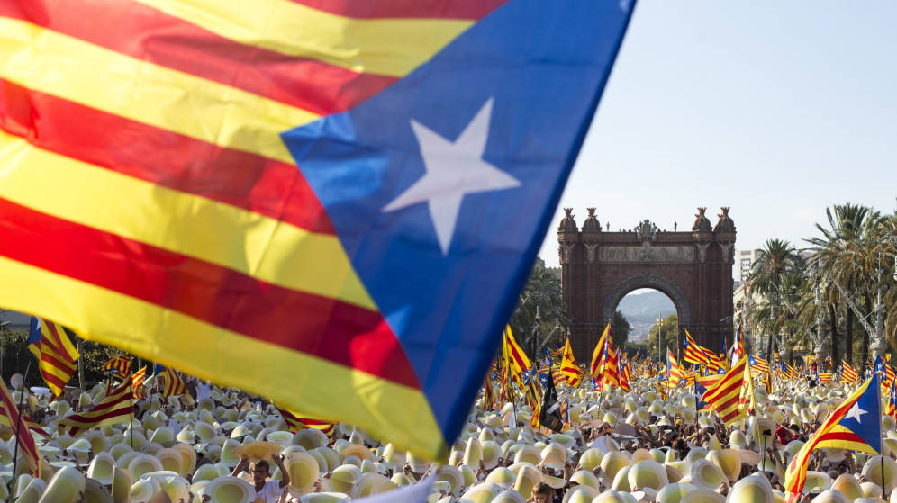 Miles de separatistas en el Arco del Triunfo de Barcelona durante una manifestación del día del separatismo 11-S de 2017. Archivo Efe