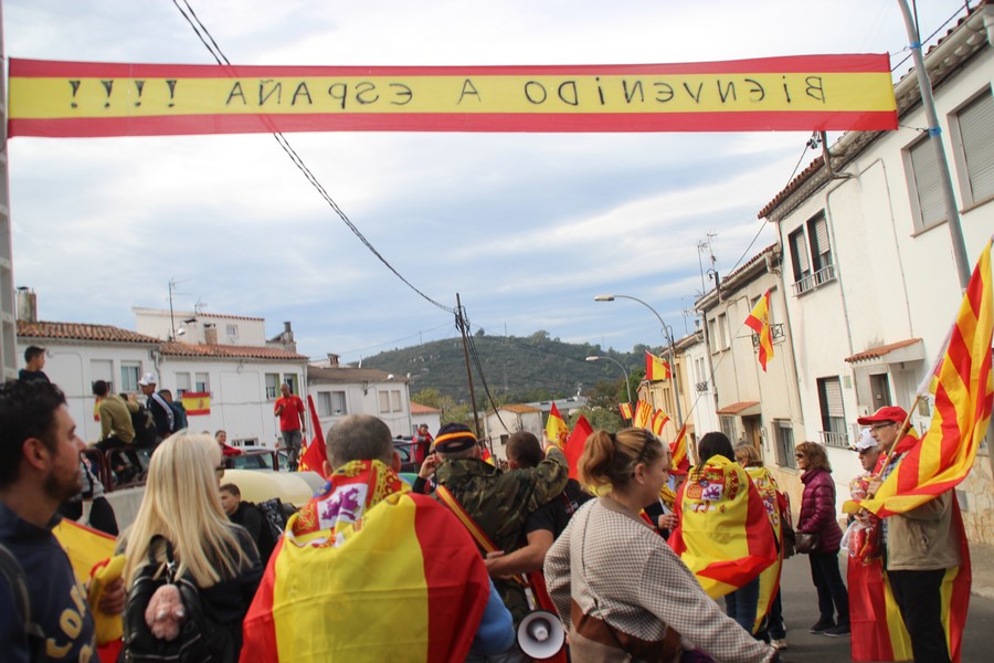 VILA-ROJA (GERONA) ESPAÑA, 11.11.2017. Más de 3 mil catalanes se manifiestan en Gerona contra el separatism. Lasvocesdelpueblo (50)
