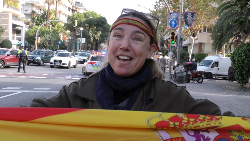 VÍA AUGUSTA DE BARCELONA (ESPAÑA), 18.11.2017. Marta, madre de familia catalana en declaraciones a Lasvocesdelpueblo. (1)